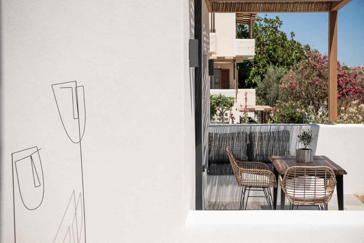 Athina Milos Suites Adamantas  Exterior foto