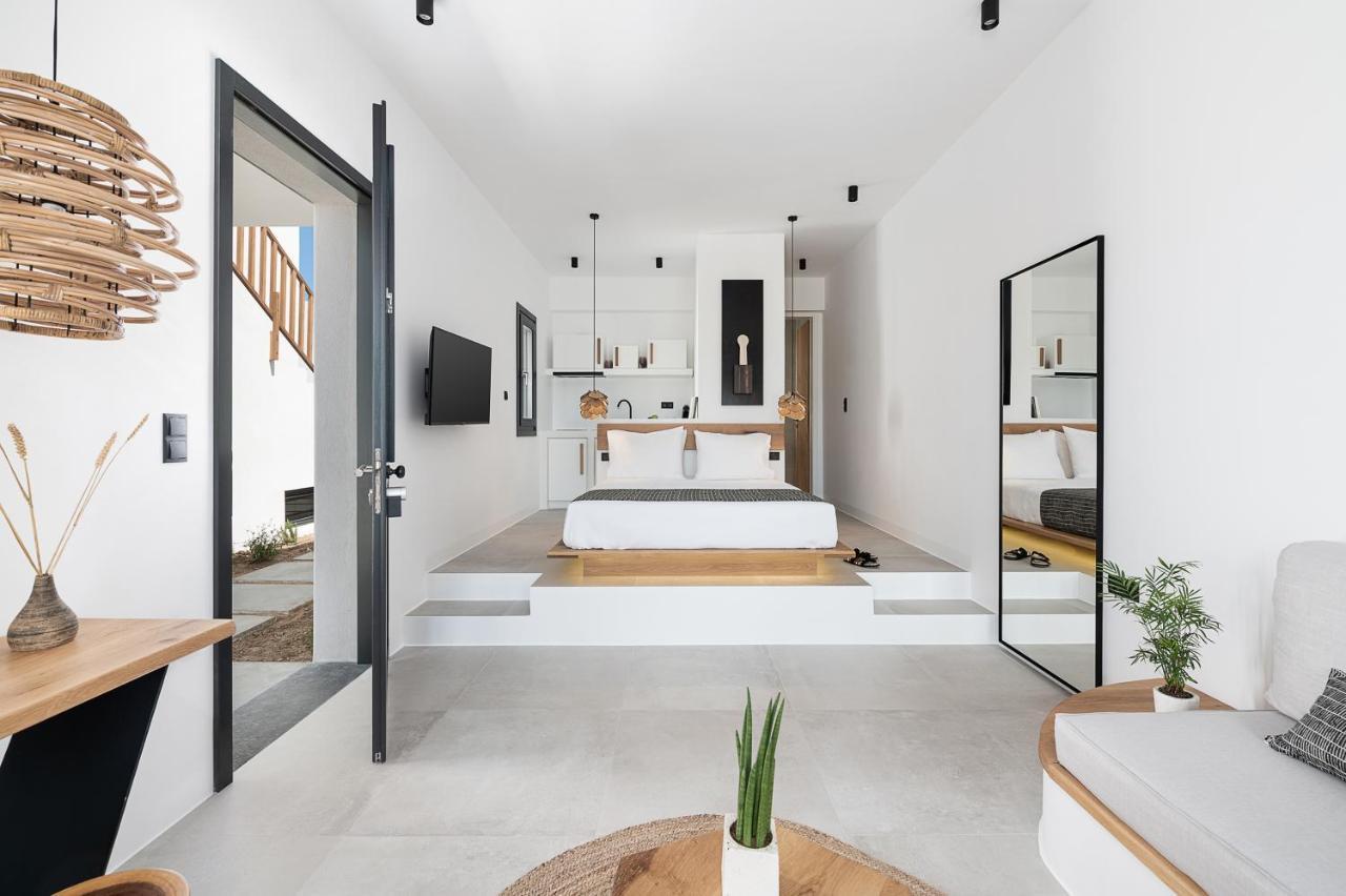 Athina Milos Suites Adamantas  Exterior foto