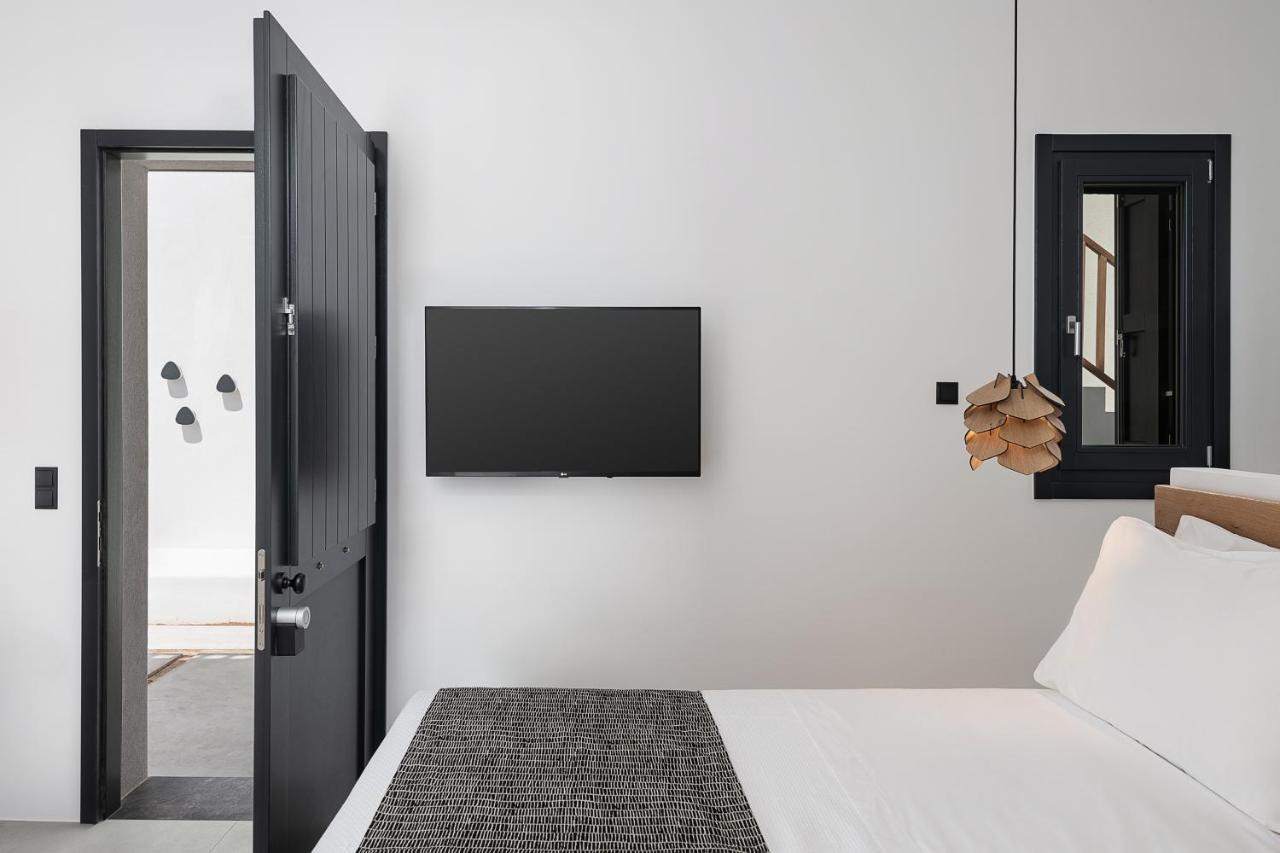 Athina Milos Suites Adamantas  Exterior foto