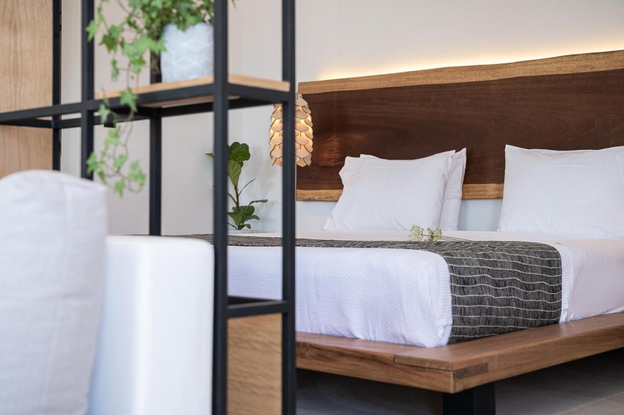 Athina Milos Suites Adamantas  Exterior foto