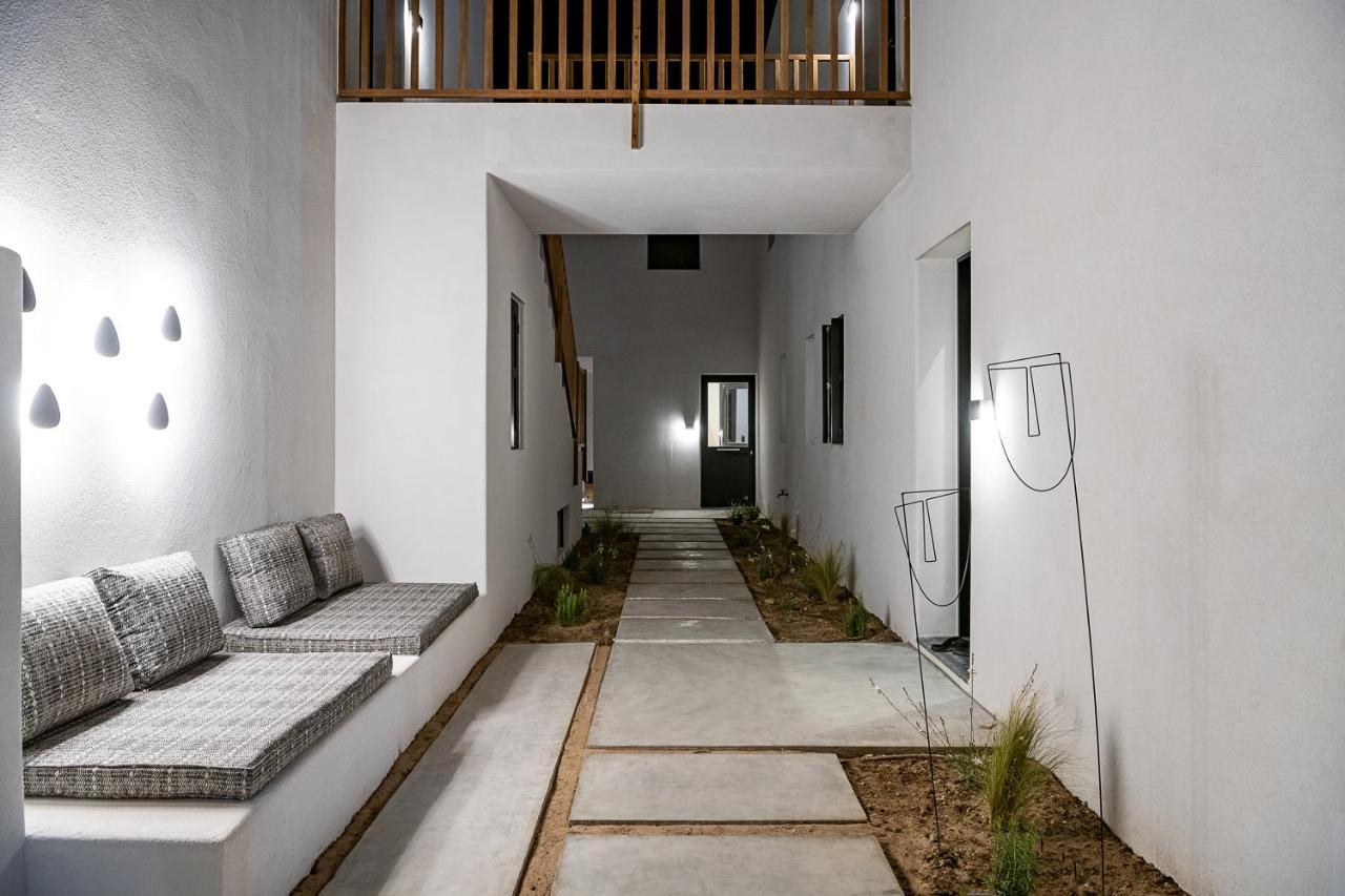 Athina Milos Suites Adamantas  Exterior foto
