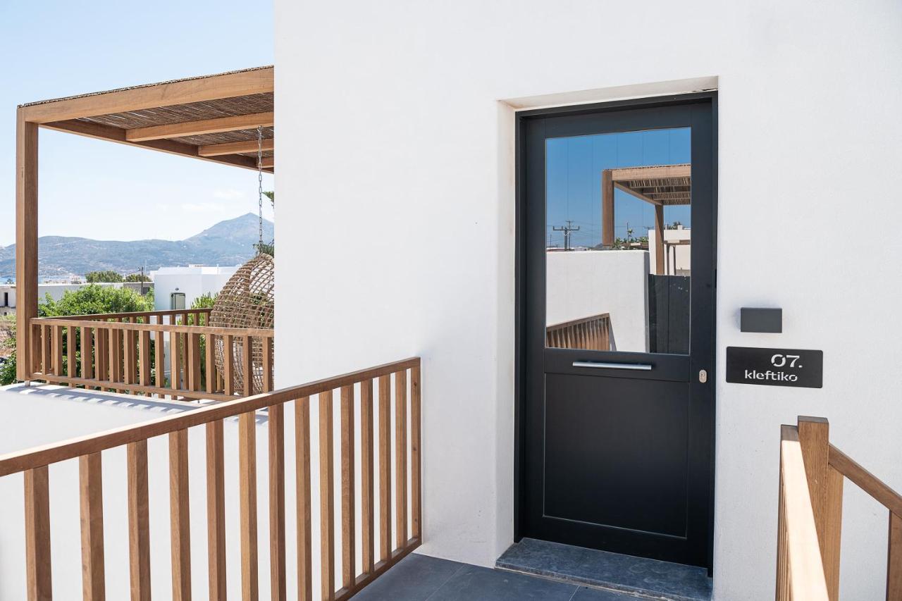 Athina Milos Suites Adamantas  Exterior foto